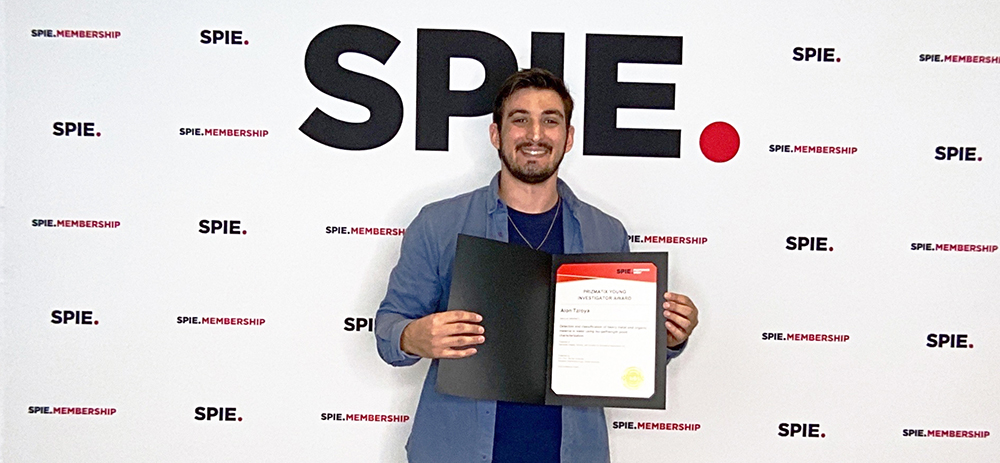 אלון צרויה זכה בפרס חוקר צעיר מצטיין בכנס SPIE