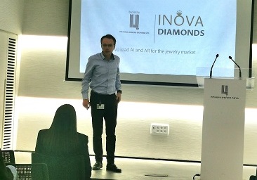 תמונה מההרצאה של ארטיום סונדלזון,  בביקור בבורסה ליהלומים 