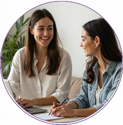 אחות מחייכת